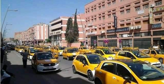 مهنيو سيارة الاجرة ببني ملال يدخلون في اضرب مفتوح احتجاجا على الترخيص للسيارات الكبيرة داخل المدينة