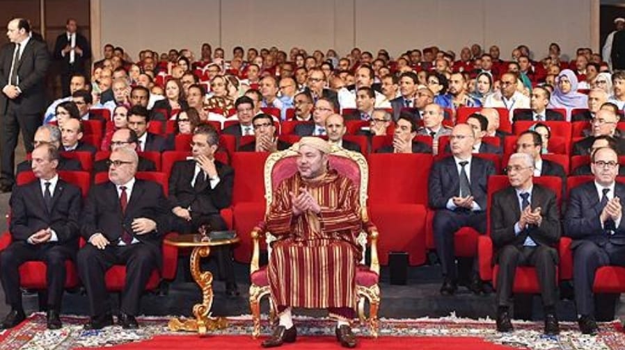 صاحب الجلالة الملك محمد السادس، نصره الله، يشرف بمدينة الداخلة على توقيع الاتفاقيات المدرجة في إطار مشاريع النموذج التنموي للأقاليم الجنوبية للمملكة 