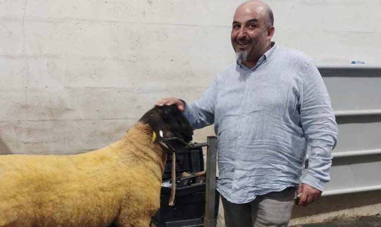 خالد ولد الحاج الحسين مسار واعد فى الثروة الحيوانية