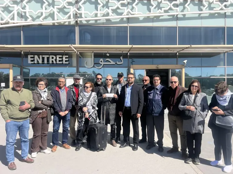 المعطي منجب يعلن الإضراب عن الطعام بعد منعه من مغادرة المغرب